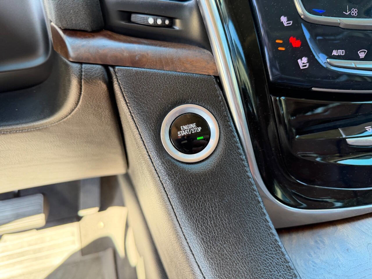 Used 2017 Cadillac Escalade ESV Luxury image 37