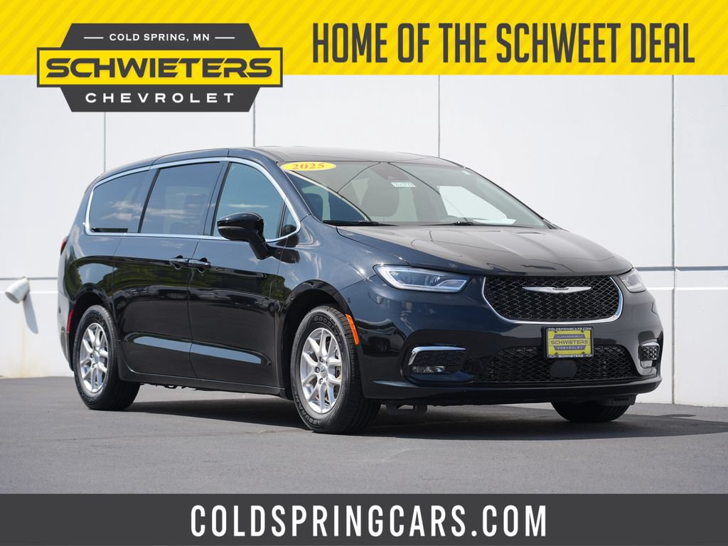 Used 2025 Chrysler Pacifica Select FWD image 1