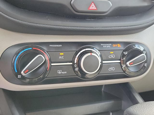 Used 2025 Kia Soul LX FWD image 32