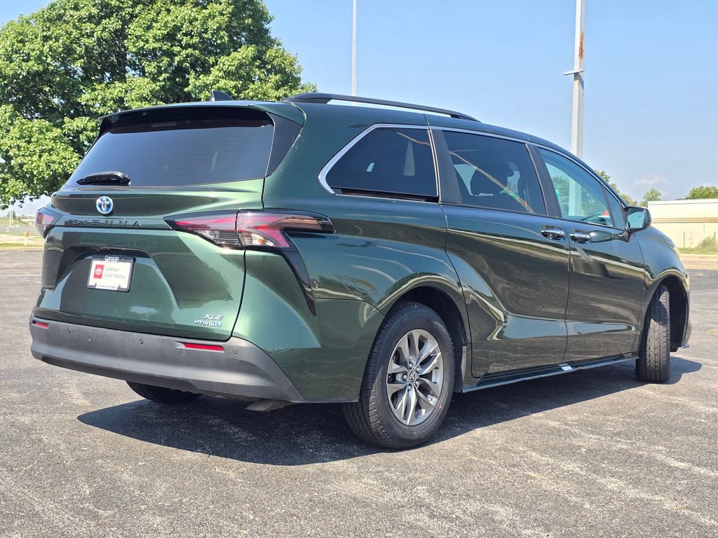 Certified 2024 Toyota Sienna XLE FWD image 16