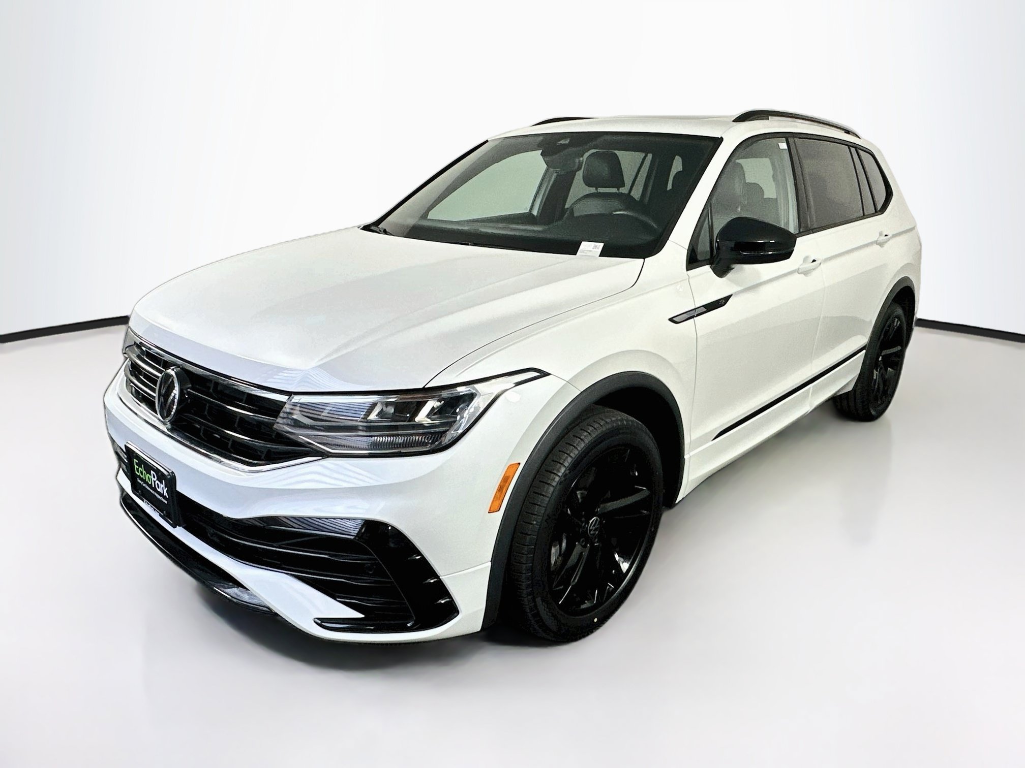 Used 2023 Volkswagen Tiguan SE R-Line FWD image 3