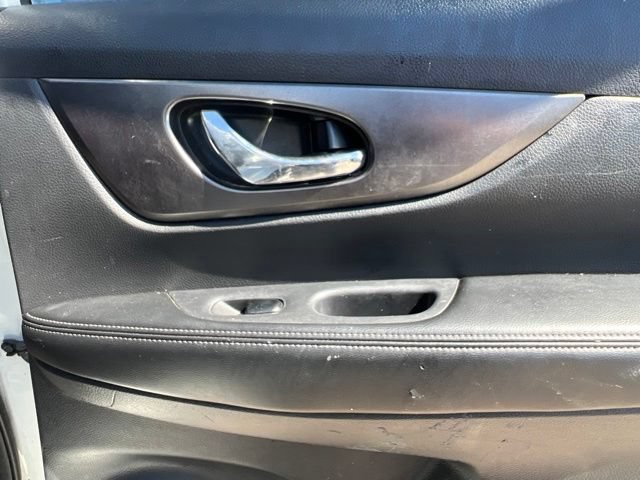 Used 2016 Nissan Rogue S AWD/4WD image 31