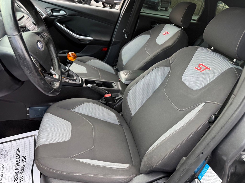 Used 2017 Ford Focus ST image 40