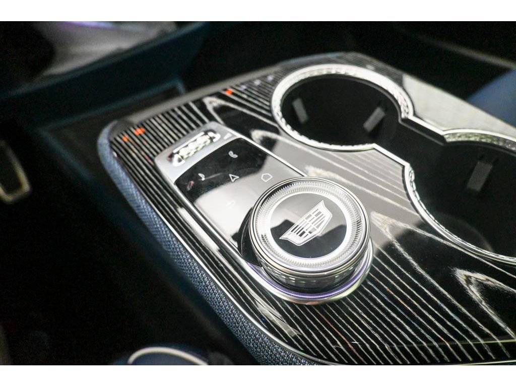 New 2026 Cadillac Optiq Luxury 2 image 28