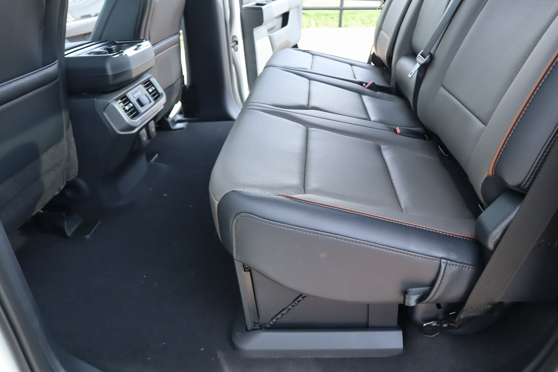 New 2025 Ford F150 Lariat w/ Equipment Group 502A High image 14