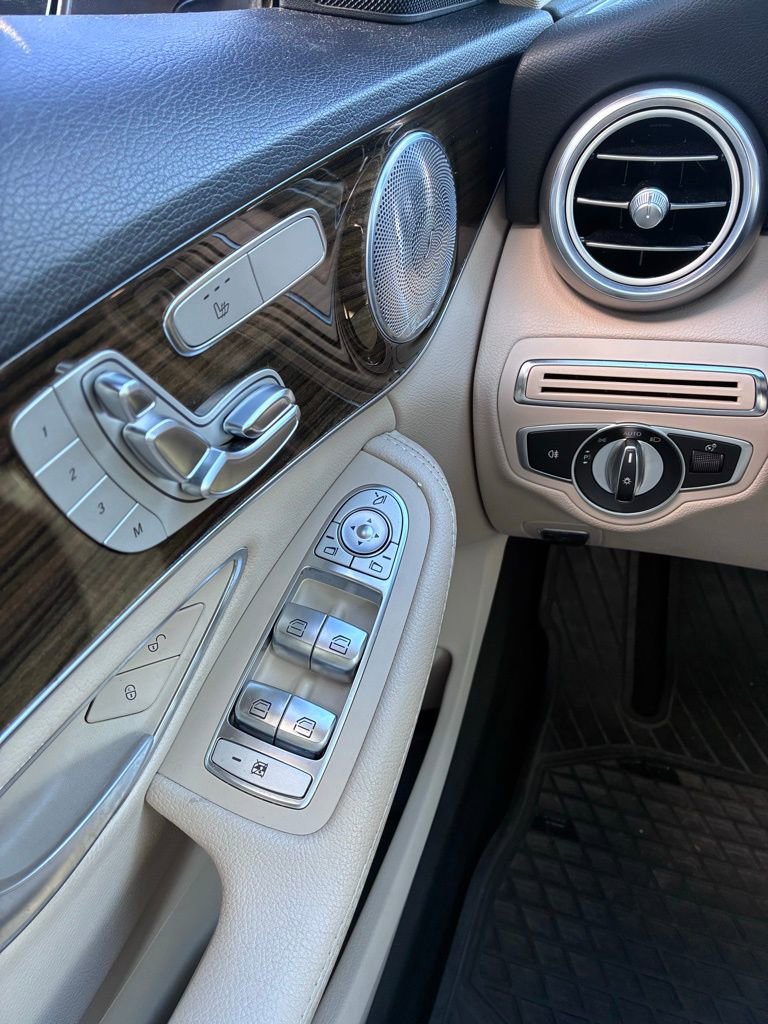 Used 2019 Mercedes-Benz C 300 4MATIC Sedan image 27