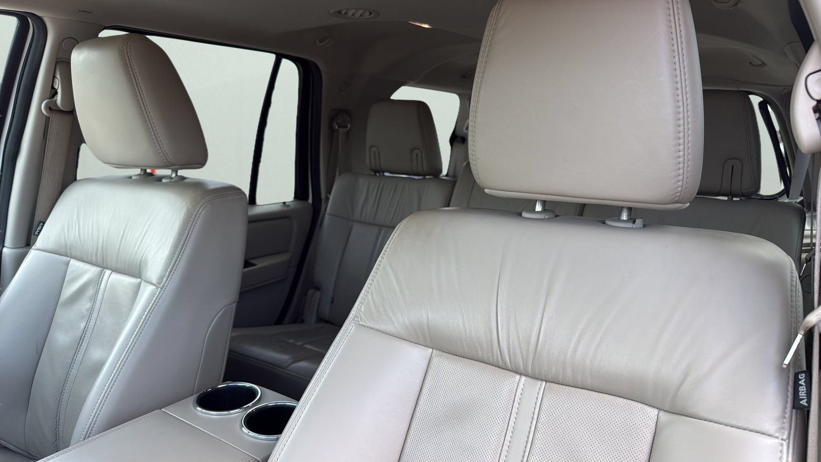 Used 2017 Lincoln Navigator Select RWD image 5
