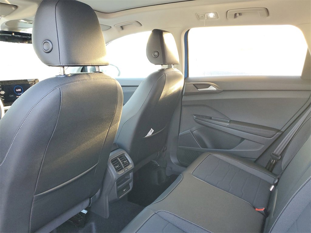 New 2025 Volkswagen Taos SE image 5