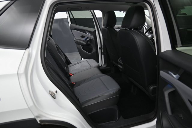 Certified 2026 Volkswagen Tiguan SE w/ Panoramic Sunroof Package AWD/4WD image 30