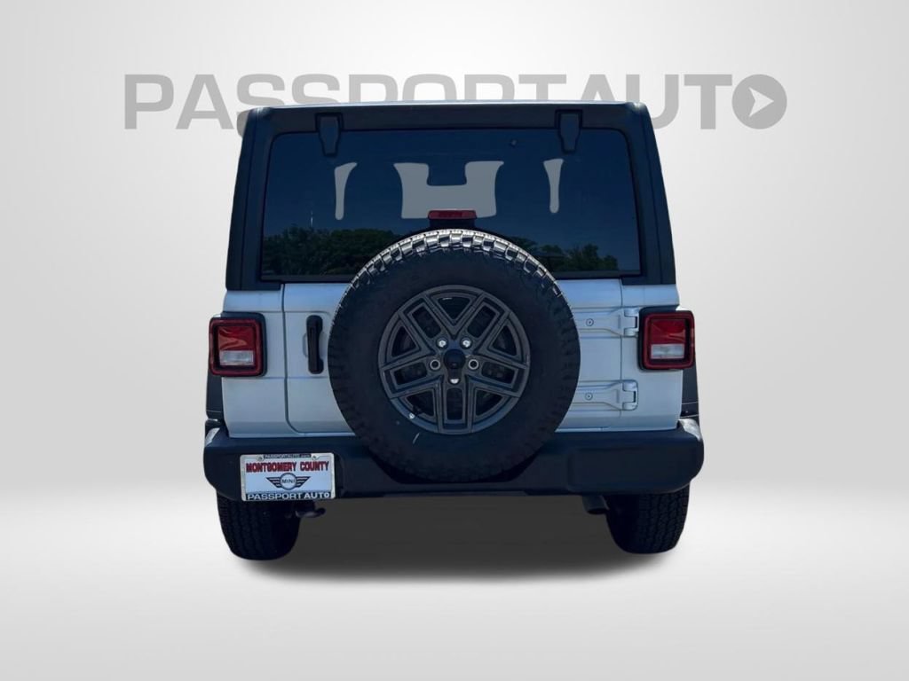 Used 2025 Jeep Wrangler Sport AWD/4WD image 7