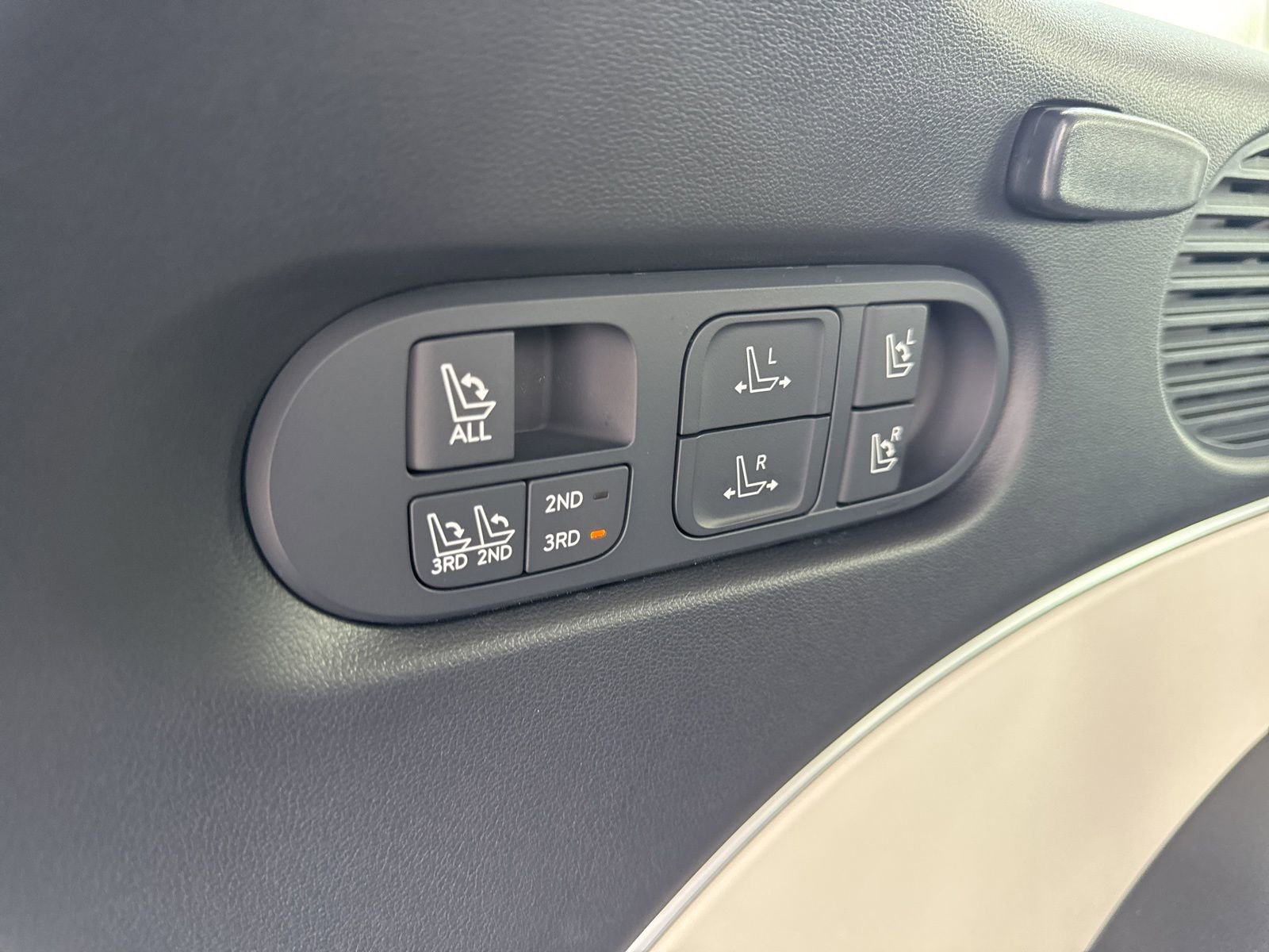 Used 2026 Hyundai Palisade Calligraphy image 12