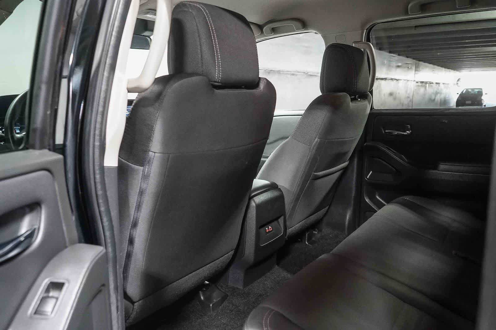 Used 2024 Nissan Frontier SV image 18