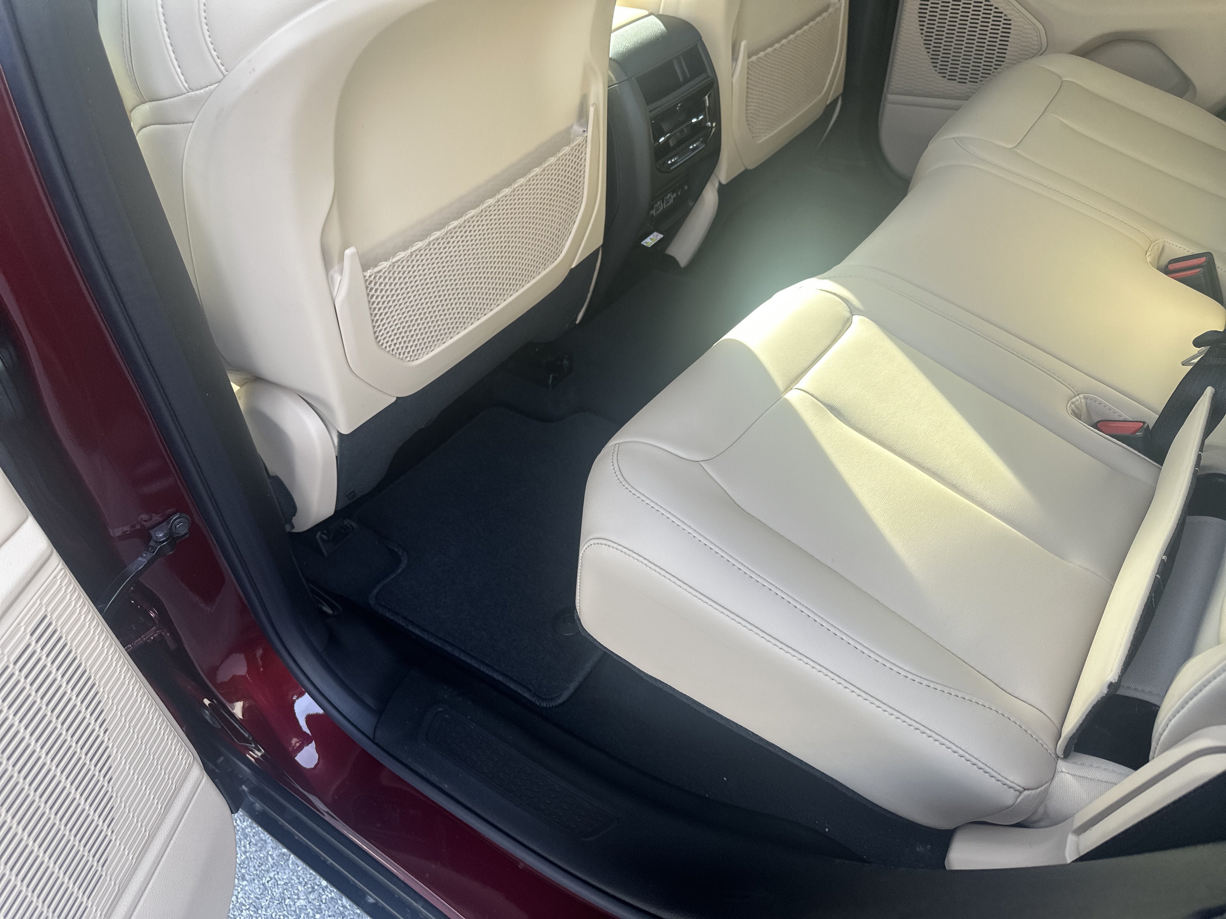 New 2025 Jeep Grand Cherokee Limited w/ Black Appearance Package AWD/4WD image 18
