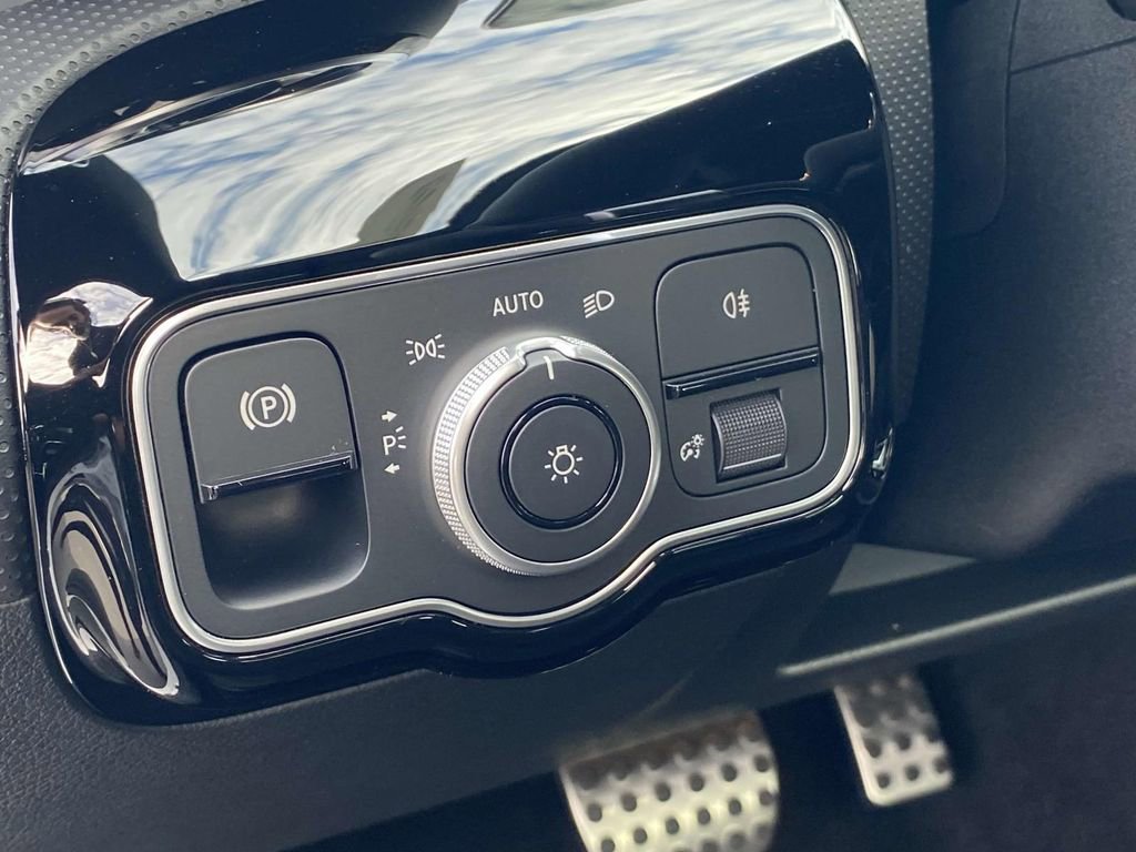 Certified 2025 Mercedes-Benz CLA 250 image 18