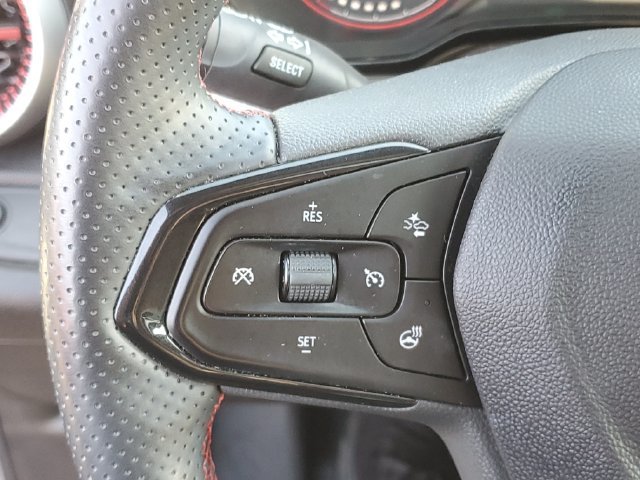 Certified 2024 Chevrolet Trax RS w/ Sunroof Package FWD image 20