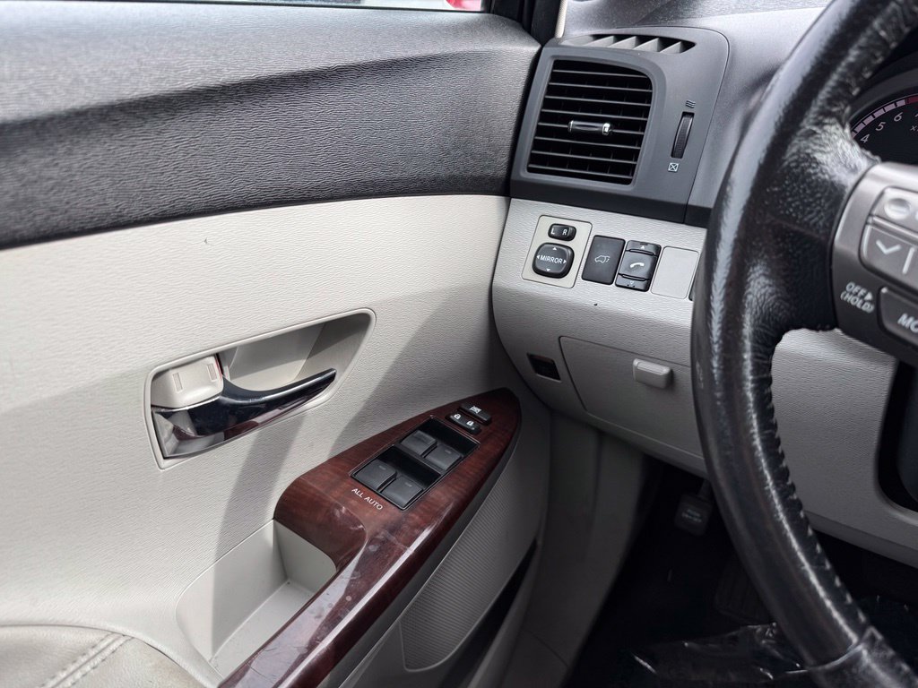Used 2009 Toyota Venza AWD image 32