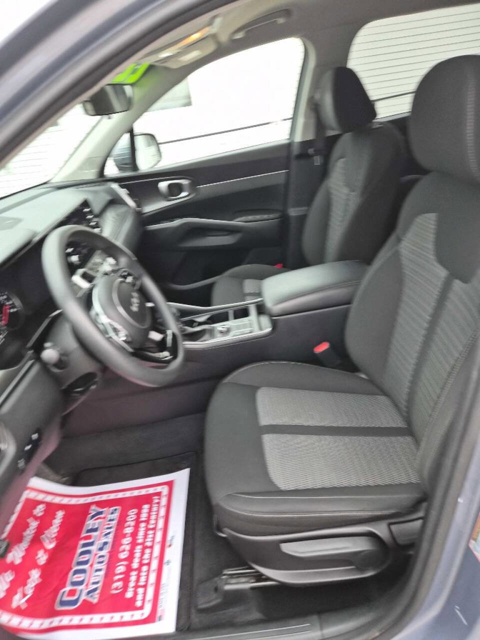 Used 2022 Kia Sorento LX image 10