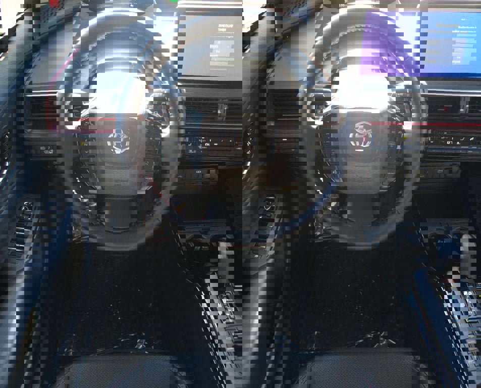 Used 2025 Toyota Prius Plug-In Hybrid image 5