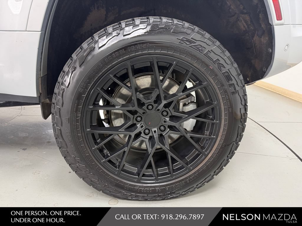 Used 2022 Land Rover Defender 110 XS Edition AWD/4WD image 12