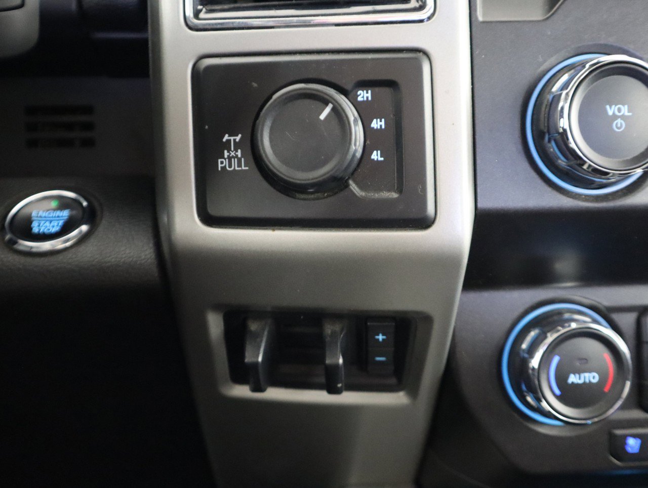 Used 2020 Ford F250 Lariat w/ Lariat Ultimate Package image 24