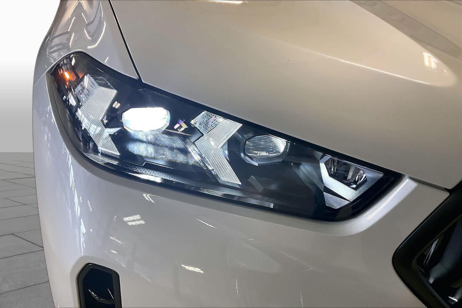 New 2027 BMW X6 xDrive40i AWD/4WD image 13