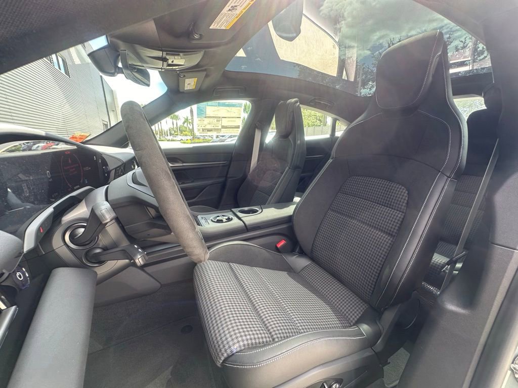 Certified 2025 Porsche Taycan 4S image 4