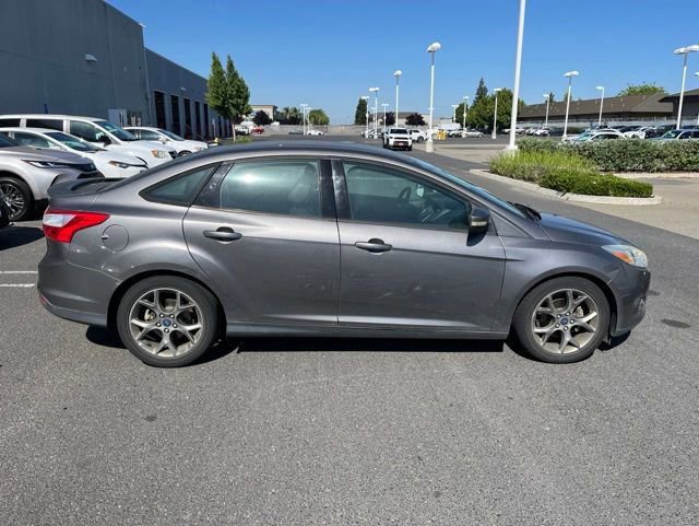 Used 2014 Ford Focus SE w/ Equipment Group 201A FWD image 4