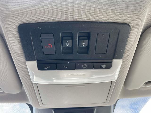 Used 2023 Nissan Rogue SL w/ SL Premium Package image 10