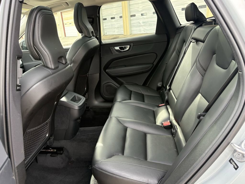 Used 2024 Volvo XC60 B5 Core image 25
