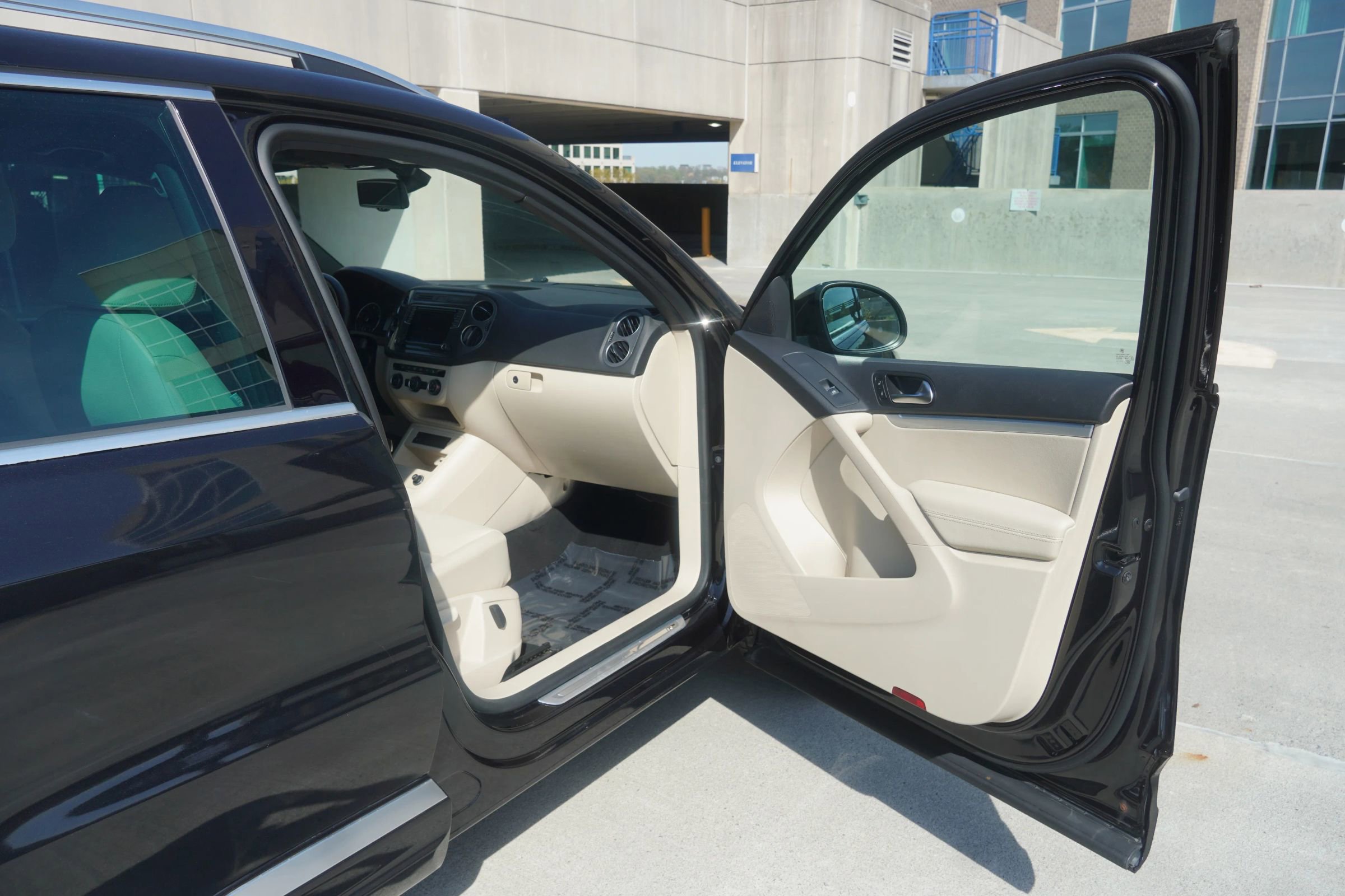 Used 2016 Volkswagen Tiguan R-Line image 30