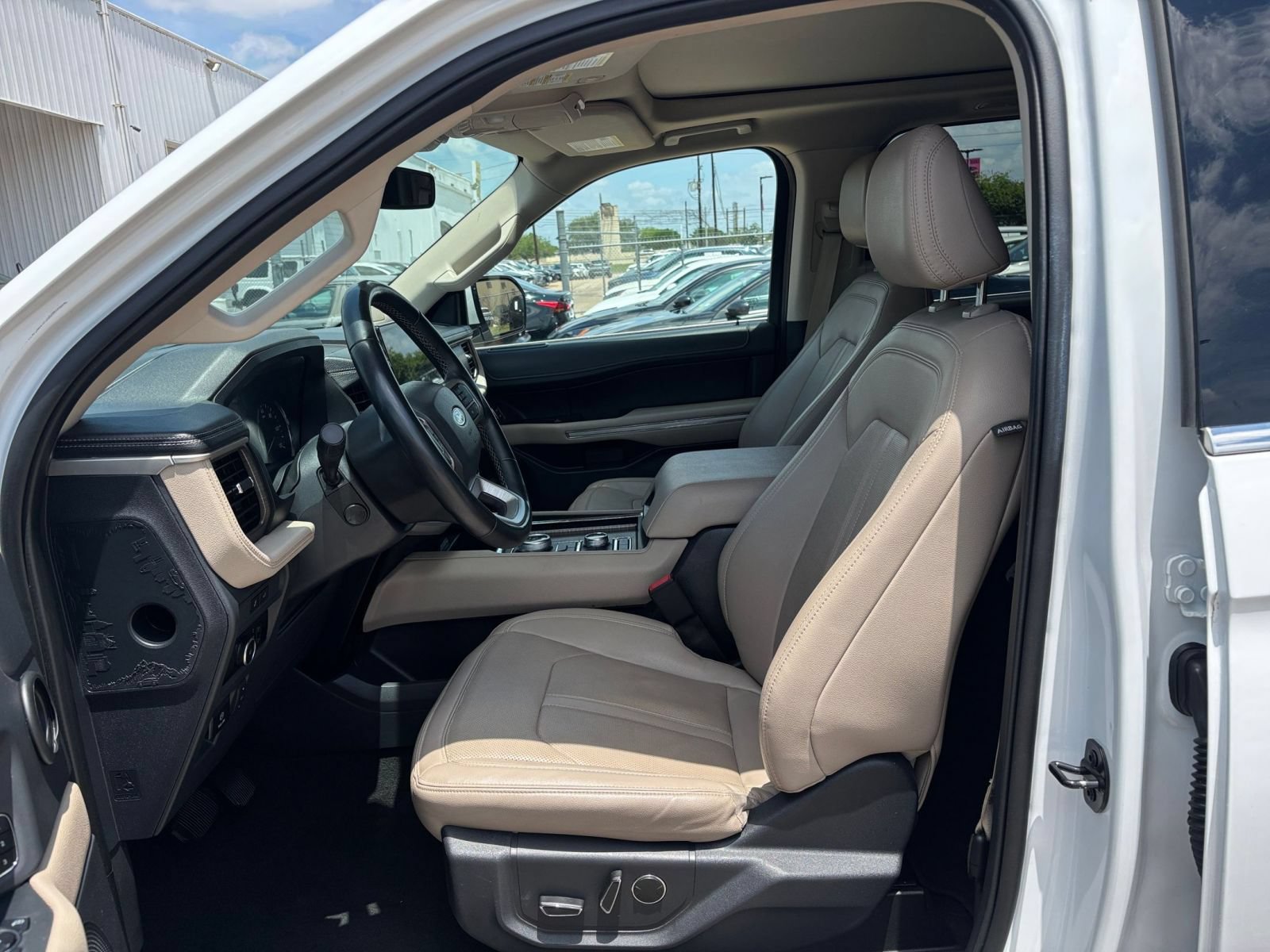 Used 2024 Ford Expedition Limited AWD/4WD image 29