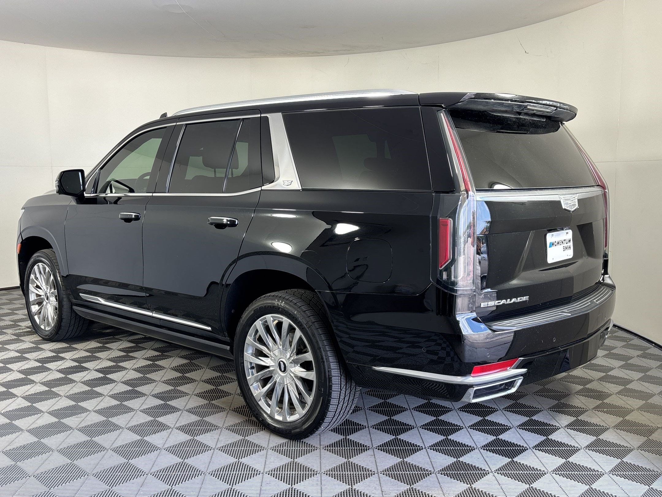 Used 2022 Cadillac Escalade Premium Luxury w/ Performance Package AWD/4WD image 3