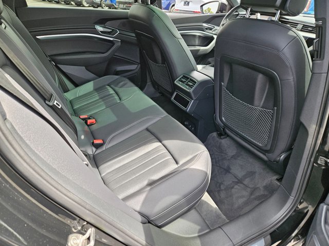 Used 2023 Audi e-tron Premium Plus w/ Premium Plus Package AWD/4WD image 19