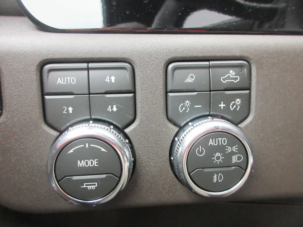 New 2026 GMC Sierra 2500 SLT w/ SLT Premium Package AWD/4WD image 18