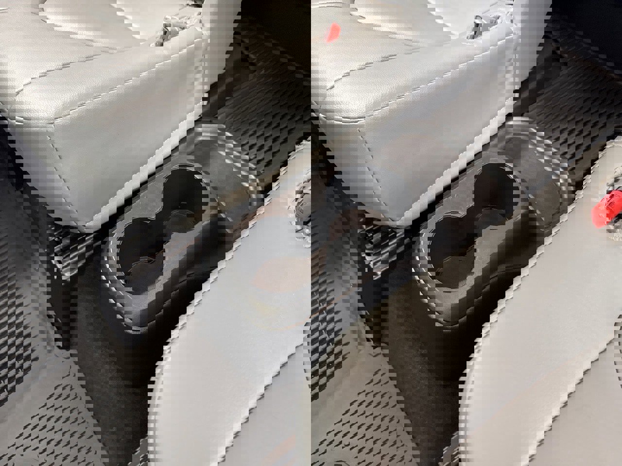 Certified 2024 Toyota Highlander XLE image 42