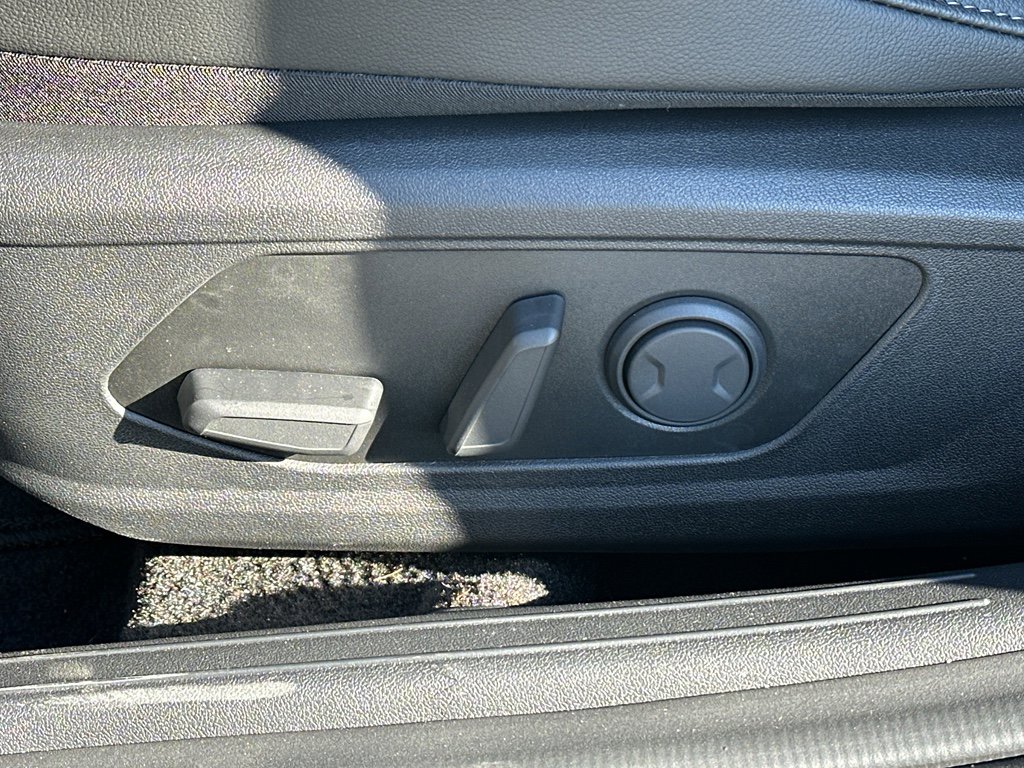 New 2025 Hyundai Elantra Limited image 30