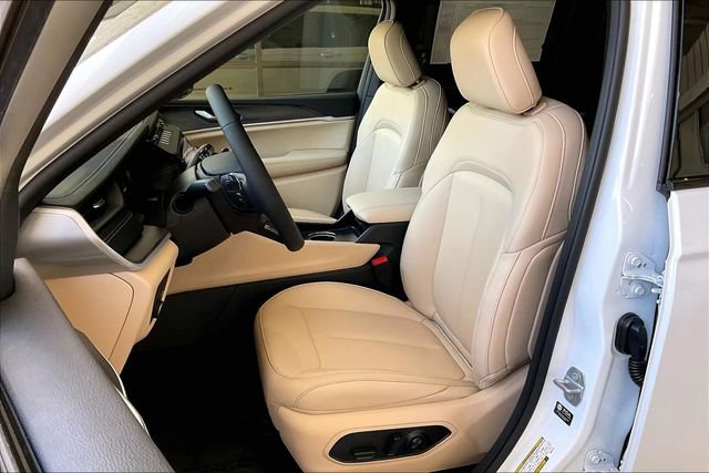 New 2026 Jeep Grand Cherokee L Limited w/ Limited Altitude Package AWD/4WD image 8