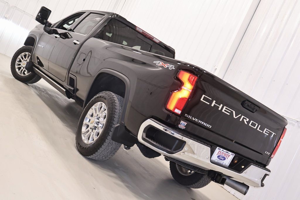 Used 2025 Chevrolet Silverado 2500 LTZ w/ LTZ Premium Package image 44