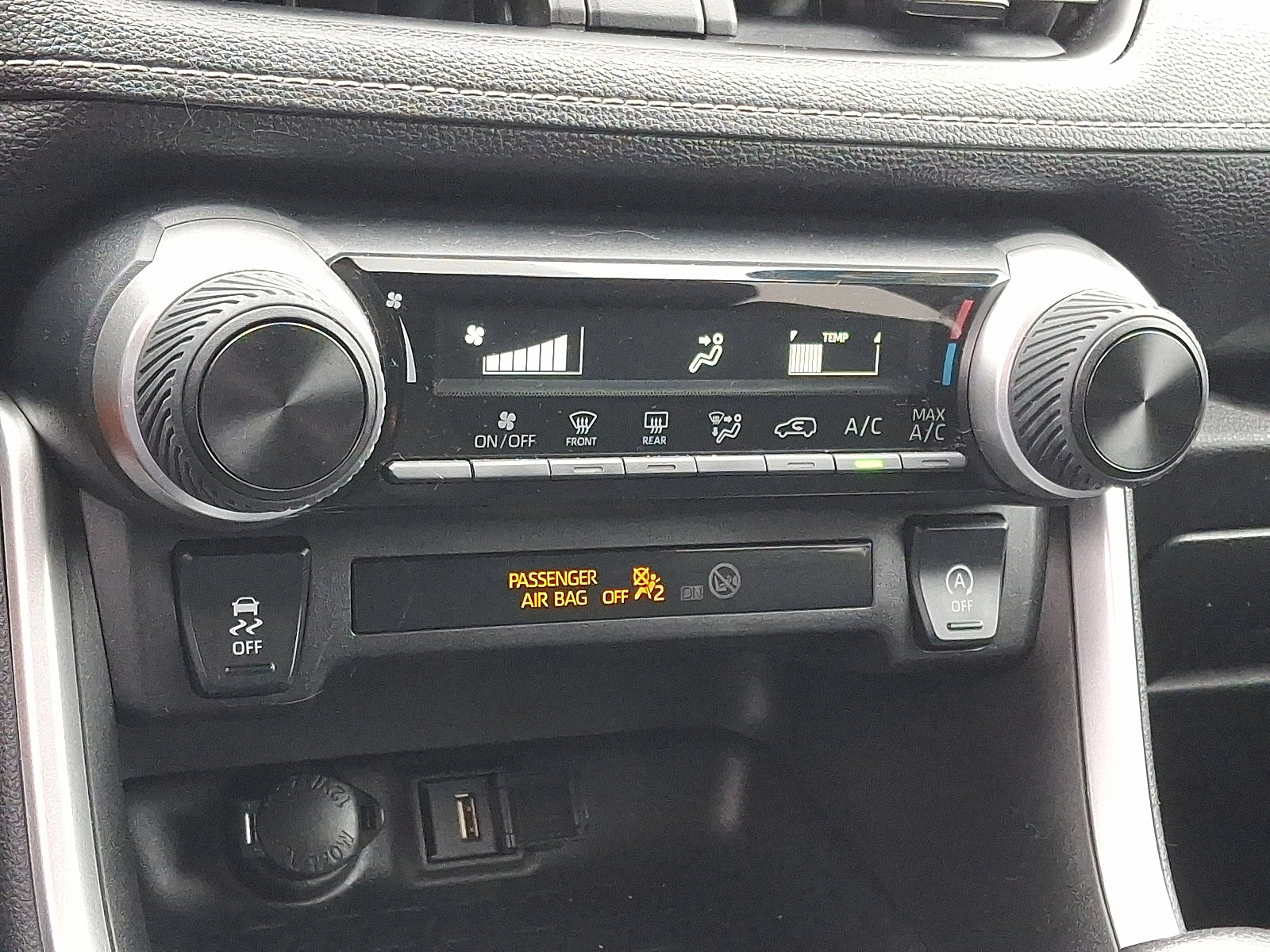 Used 2022 Toyota RAV4 LE image 17