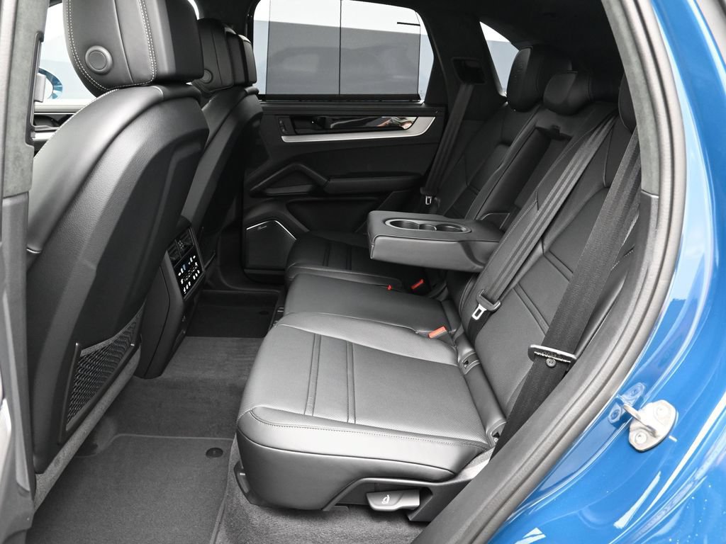 New 2026 Porsche Cayenne Turbo AWD/4WD image 17