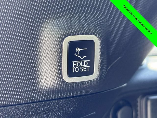 Used 2024 Jeep Grand Cherokee Limited w/ Black Appearance Package AWD/4WD image 38