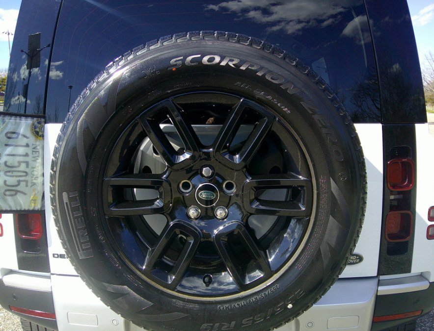 Used 2023 Land Rover Defender 110 S image 11