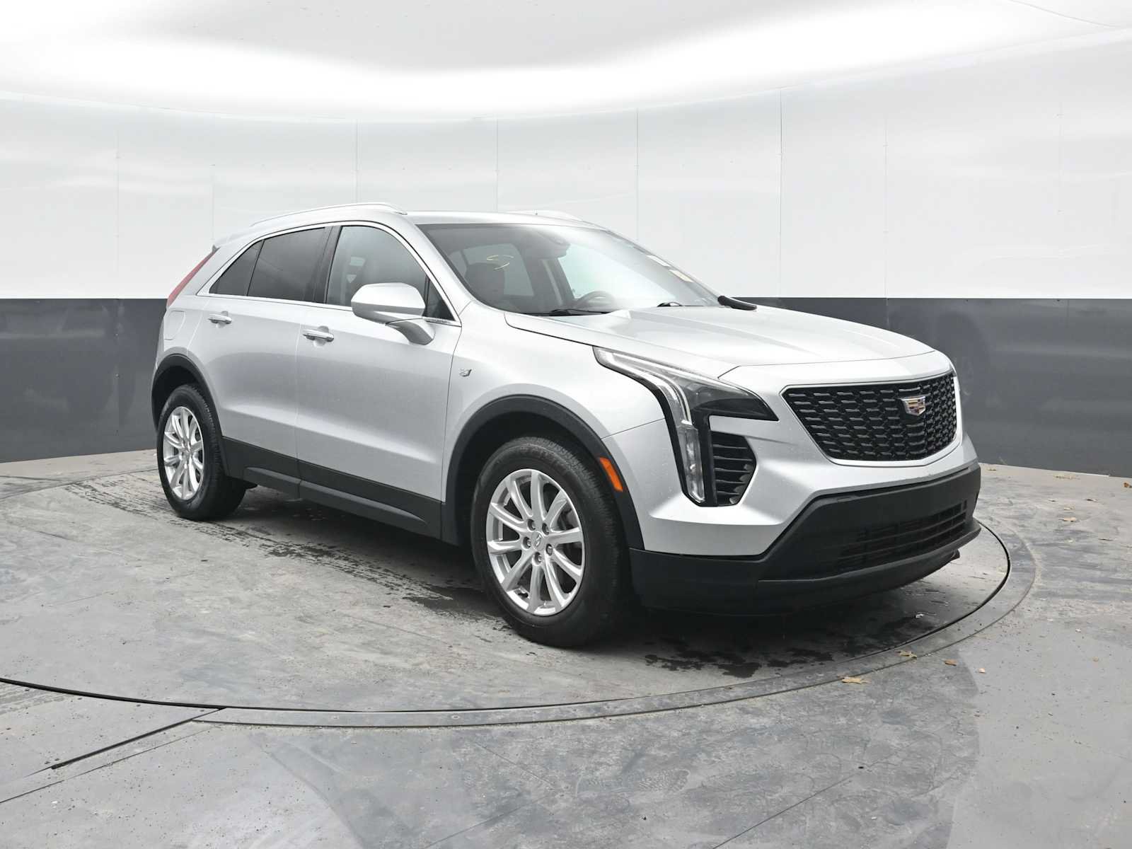 Used 2019 Cadillac XT4 Luxury w/ Cold Weather Package AWD/4WD image 7