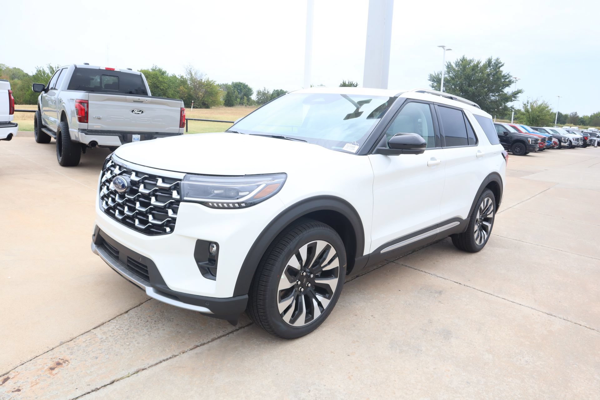 New 2026 Ford Explorer Platinum w/ LUX Leather Package AWD/4WD image 11