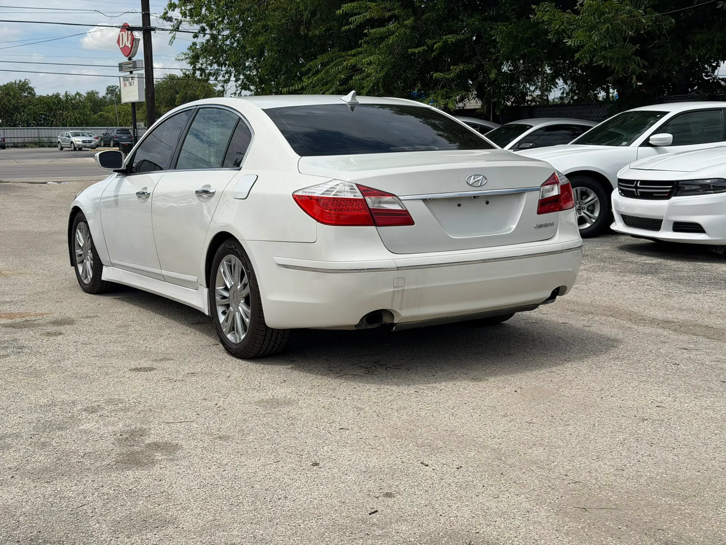 Used 2013 Hyundai Genesis 3.8 w/ Premium Pkg RWD image 7