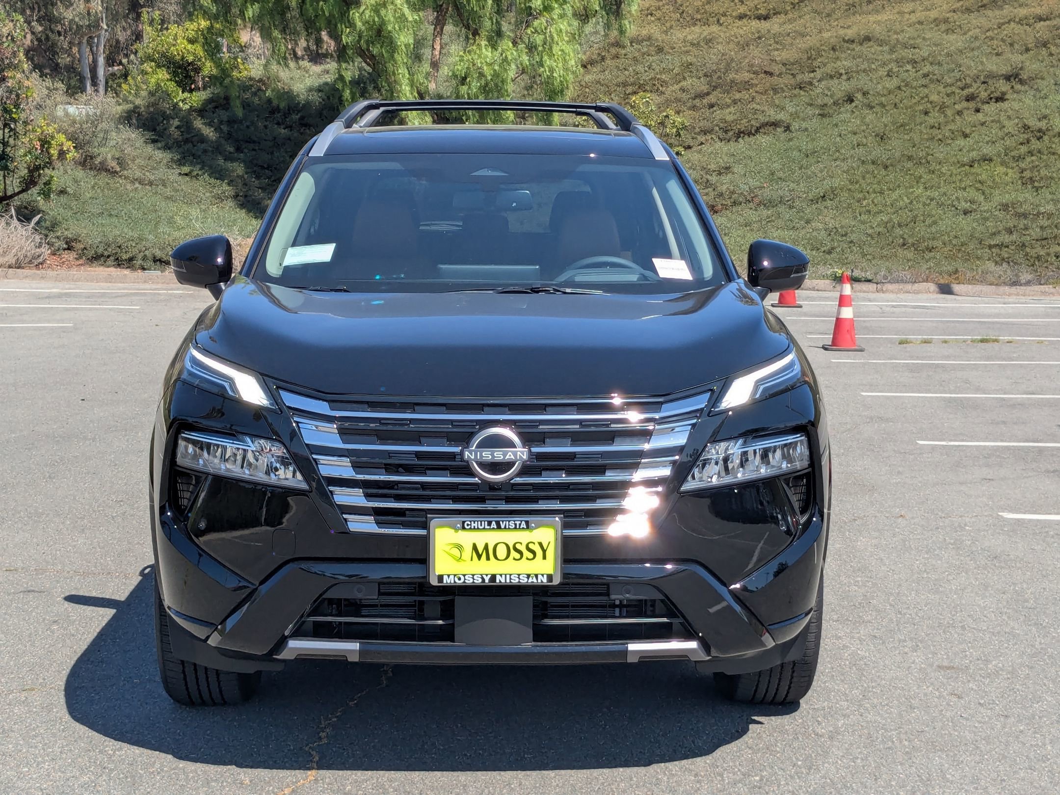 New 2026 Nissan Rogue Platinum image 2