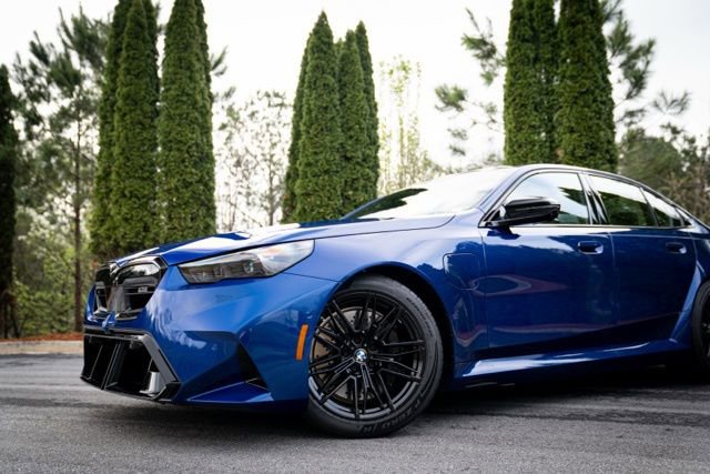 Used 2025 BMW M5 w/ Executive Package image 3