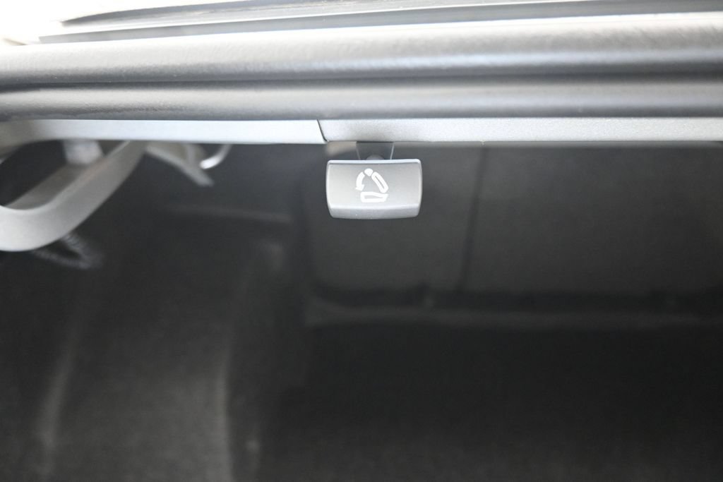 Used 2022 Chevrolet Malibu LT FWD image 42