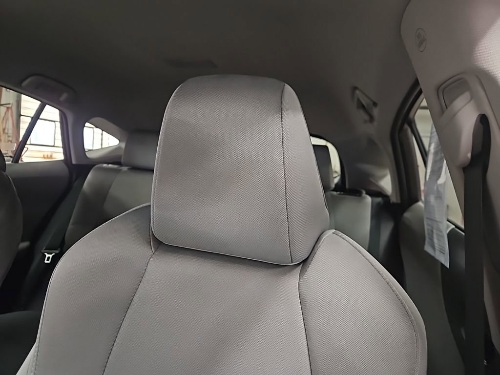 Used 2023 Toyota Venza LE image 12