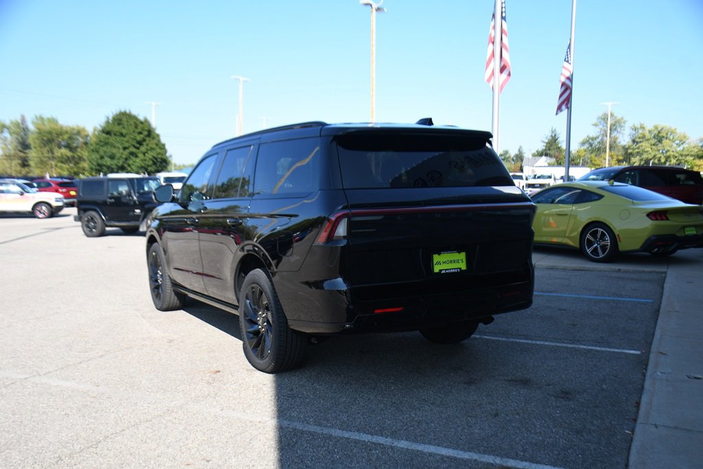 New 2025 Lincoln Navigator Reserve w/ Jet Appearance Package image 4